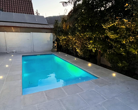 ¿Por qué tu piscina necesita iluminación embutida LED? Seguridad, eficiencia y diseño garantizados